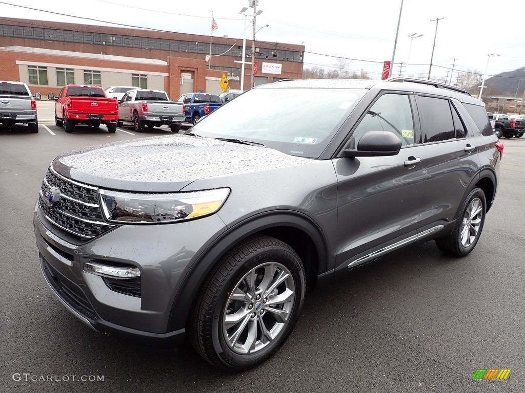 Carbonized Gray Metallic 2022 Ford Explorer XLT Exterior Photo