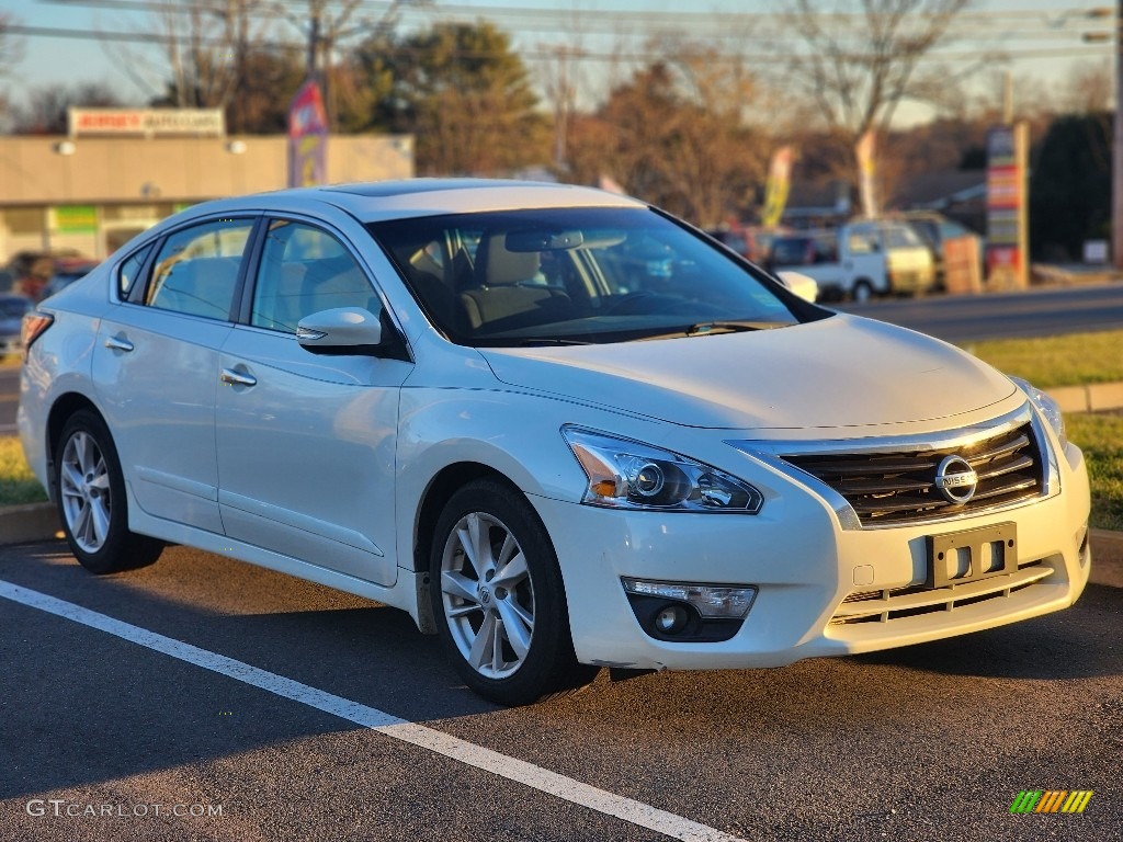 2014 Altima 2.5 SV - Pearl White / Charcoal photo #3