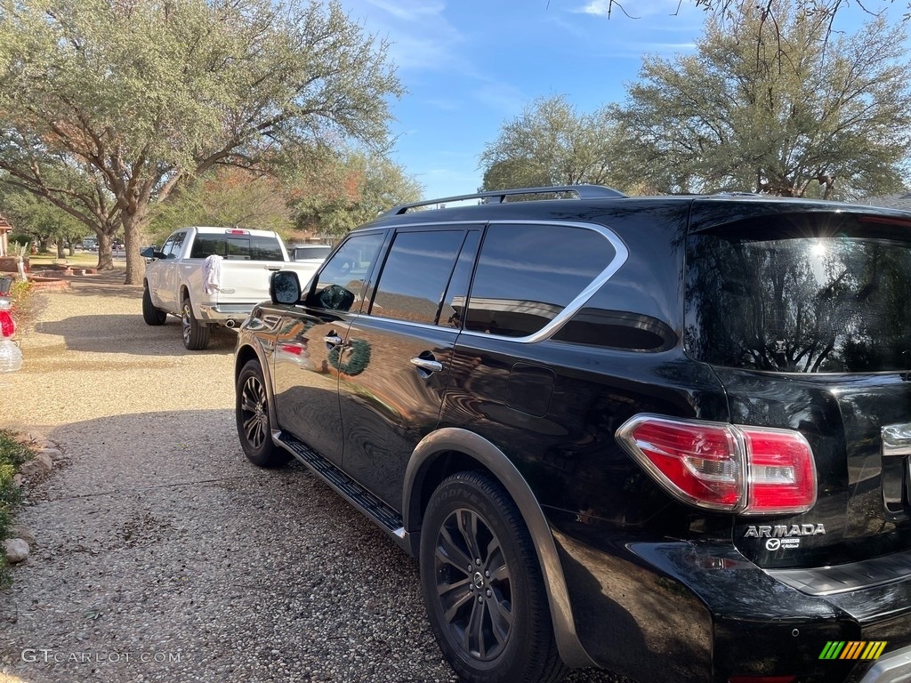 2017 Armada Platinum - Super Black / Charcoal photo #17