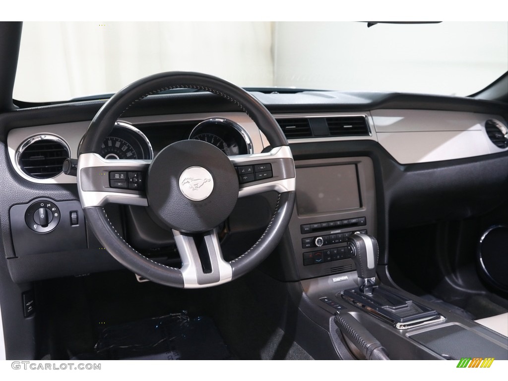2014 Ford Mustang V6 Premium Convertible Dashboard Photos