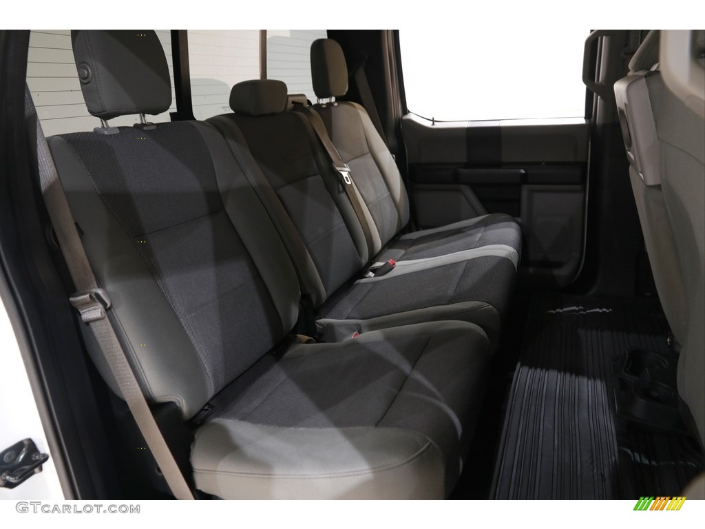 2016 F150 XL SuperCrew 4x4 - Oxford White / Medium Earth Gray photo #16