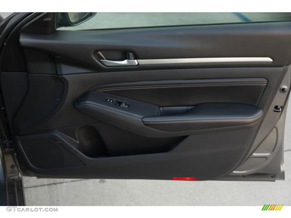 2019 Nissan Altima Platinum AWD Charcoal Door Panel Photo #145345855