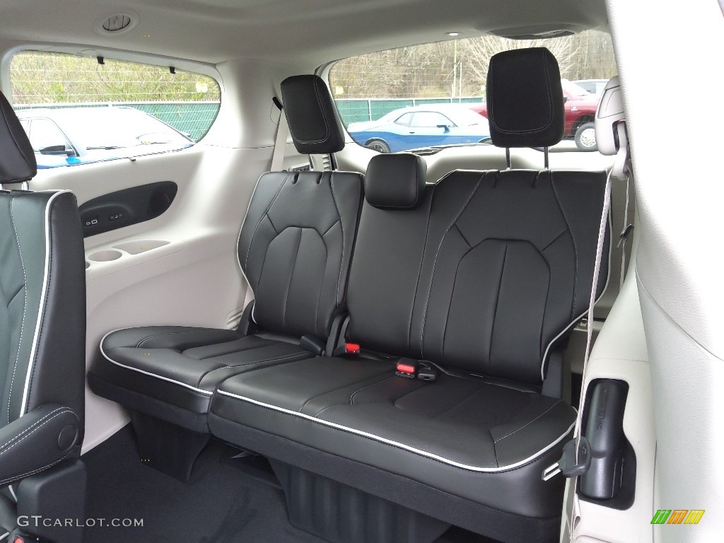 Black/Alloy Interior 2022 Chrysler Pacifica Limited AWD Photo #145347922
