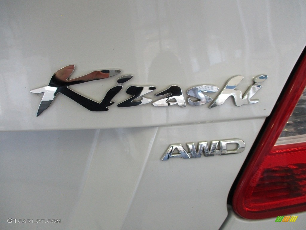 2012 Suzuki Kizashi SE AWD Marks and Logos Photos