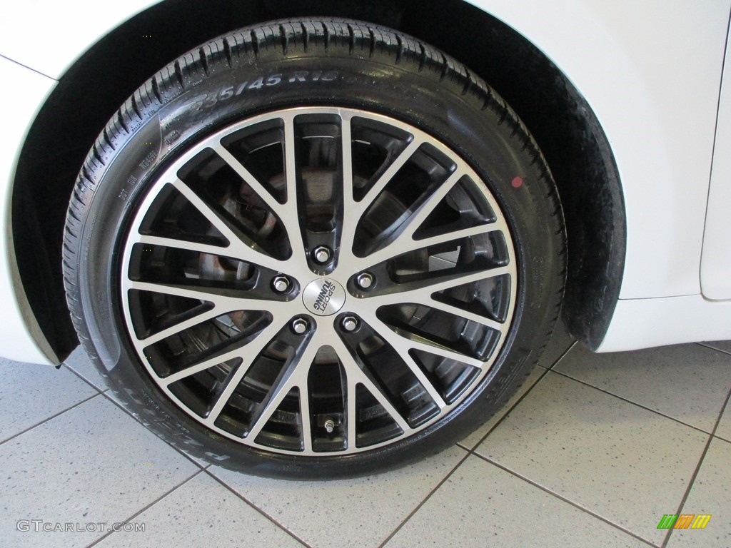 2012 Suzuki Kizashi SE AWD Wheel Photos