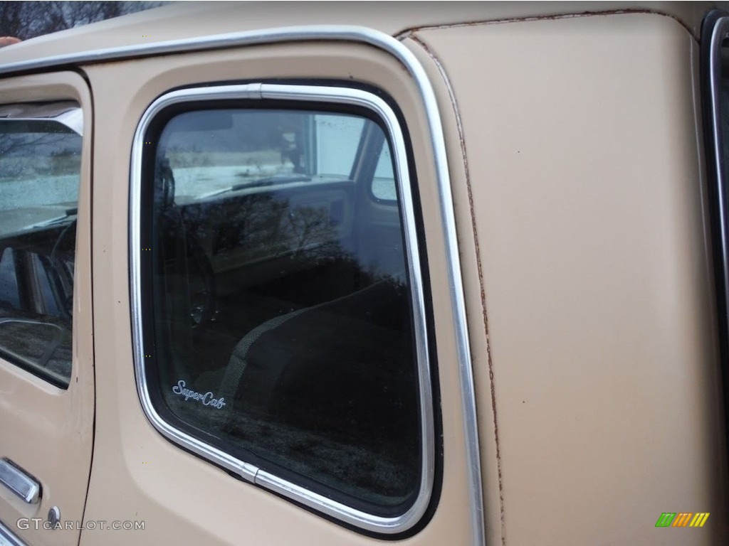 1976 Ford F150 Custom SuperCab Marks and Logos Photos
