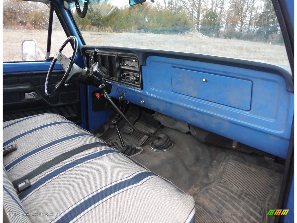 1975 Ford F250 Custom Regular Cab Blue Dashboard Photo #145352422