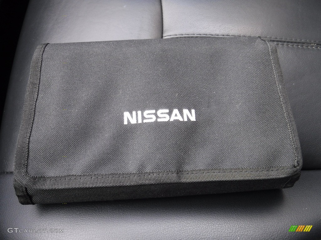 2017 Pathfinder SL 4x4 - Magnetic Black / Charcoal photo #32