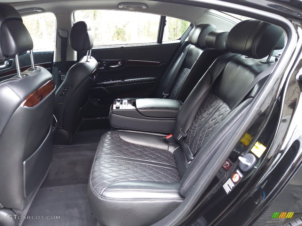 2017 Kia K900 Luxury 5.0 Rear Seat Photo #145355064
