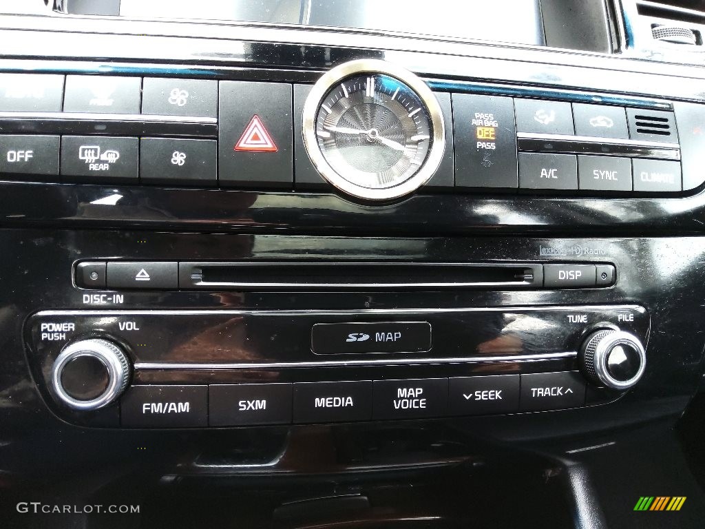 2017 Kia K900 Luxury 5.0 Controls Photos