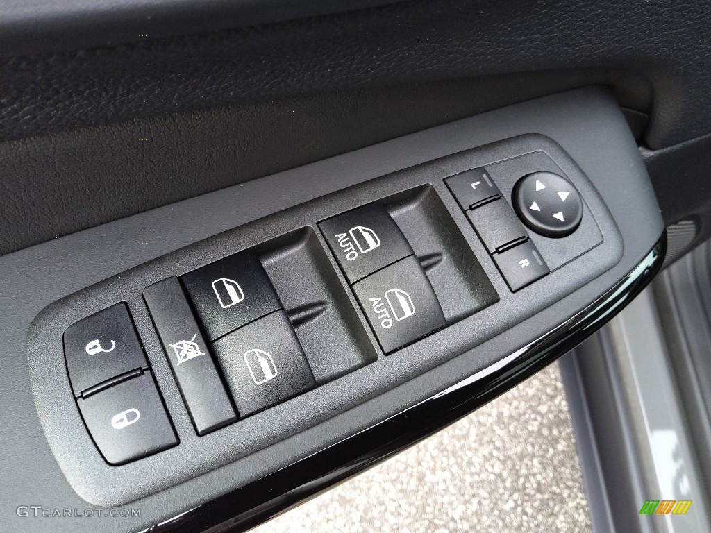 2023 Jeep Cherokee Altitude Lux 4x4 Controls Photo #145357851