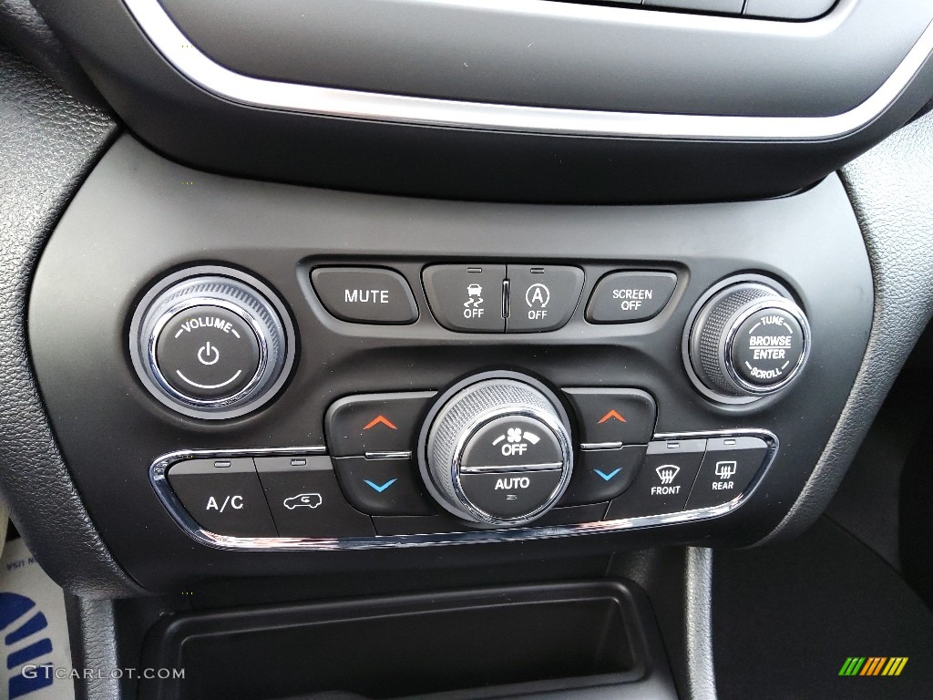 2023 Jeep Cherokee Altitude Lux 4x4 Controls Photo #145358334