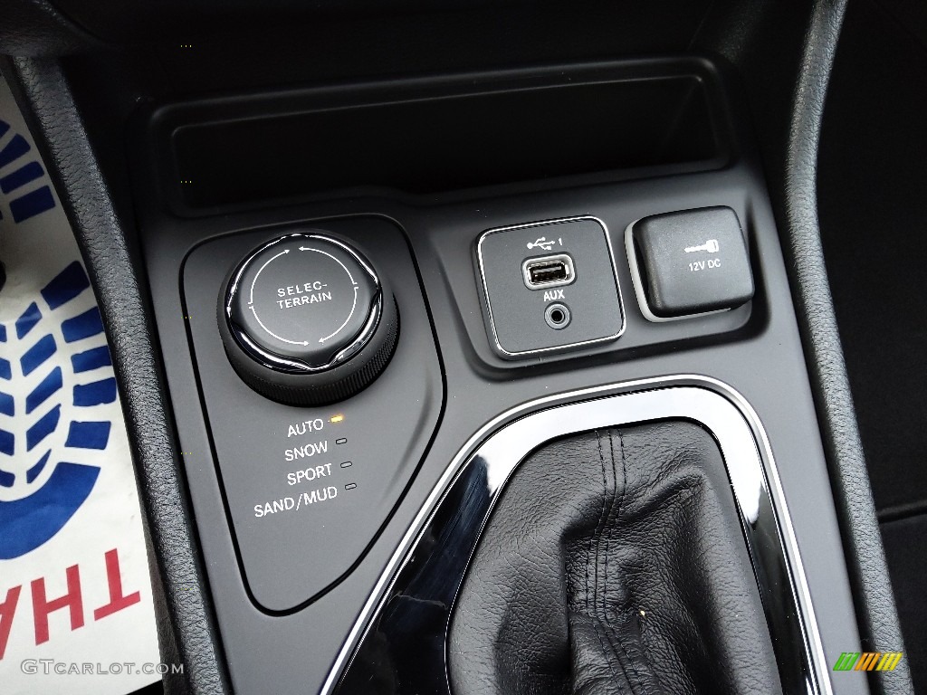 2023 Jeep Cherokee Altitude Lux 4x4 Controls Photo #145358349