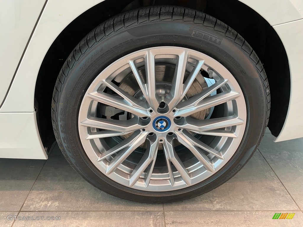 2023 BMW 3 Series 330e xDrive Sedan Wheel Photos