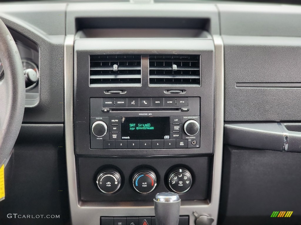 2010 Liberty Sport 4x4 - Stone White / Dark Slate Gray photo #17