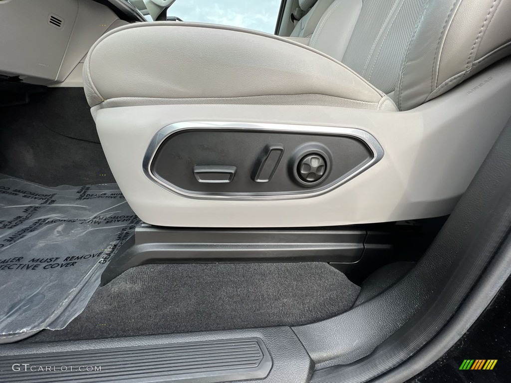 2022 Jeep Wagoneer Series II 4x4 Front Seat Photo #145365039