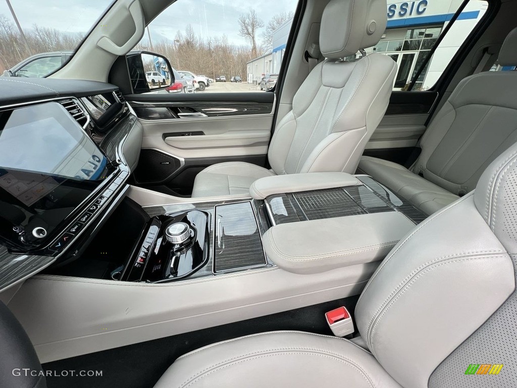 2022 Jeep Wagoneer Series II 4x4 Front Seat Photos