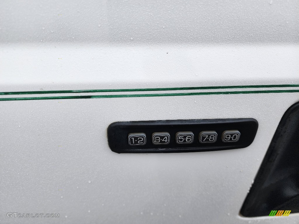 2014 F250 Super Duty XLT Regular Cab Utility Truck - Oxford White / Steel photo #11