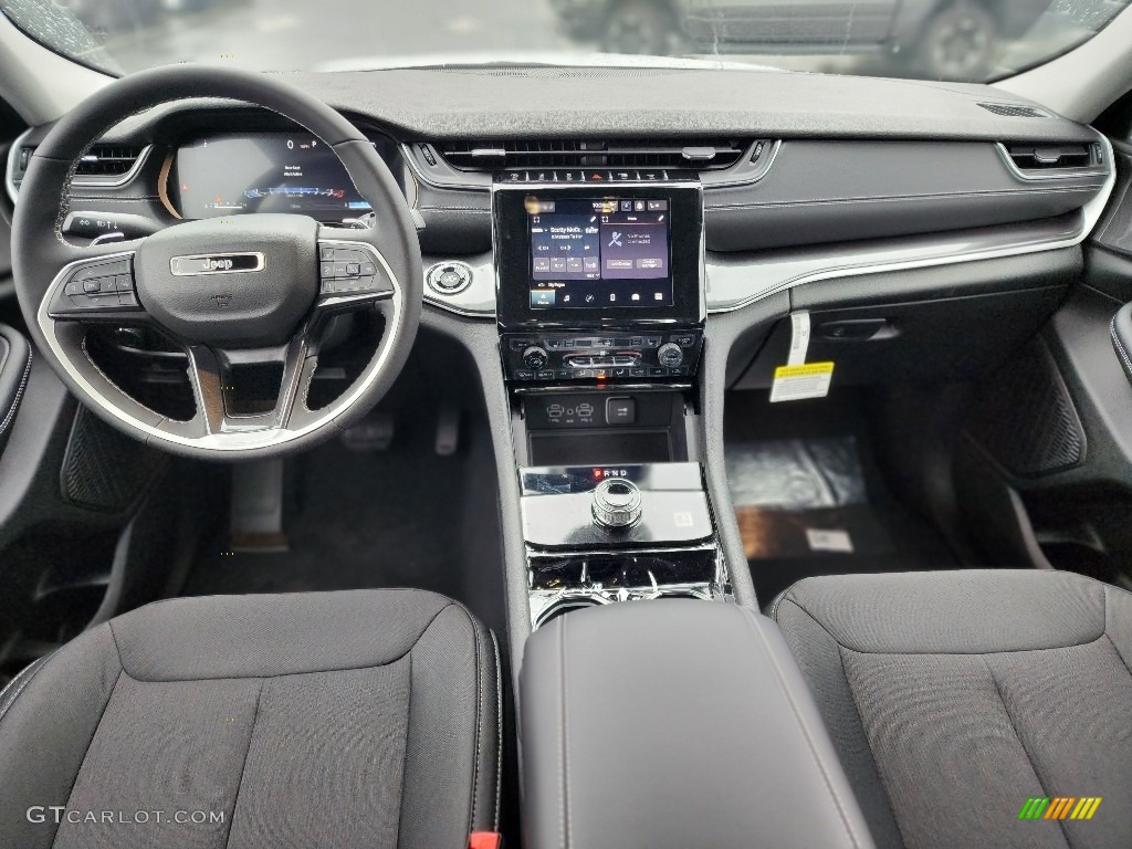 2023 Jeep Grand Cherokee Laredo 4x4 Front Seat Photo #145369571