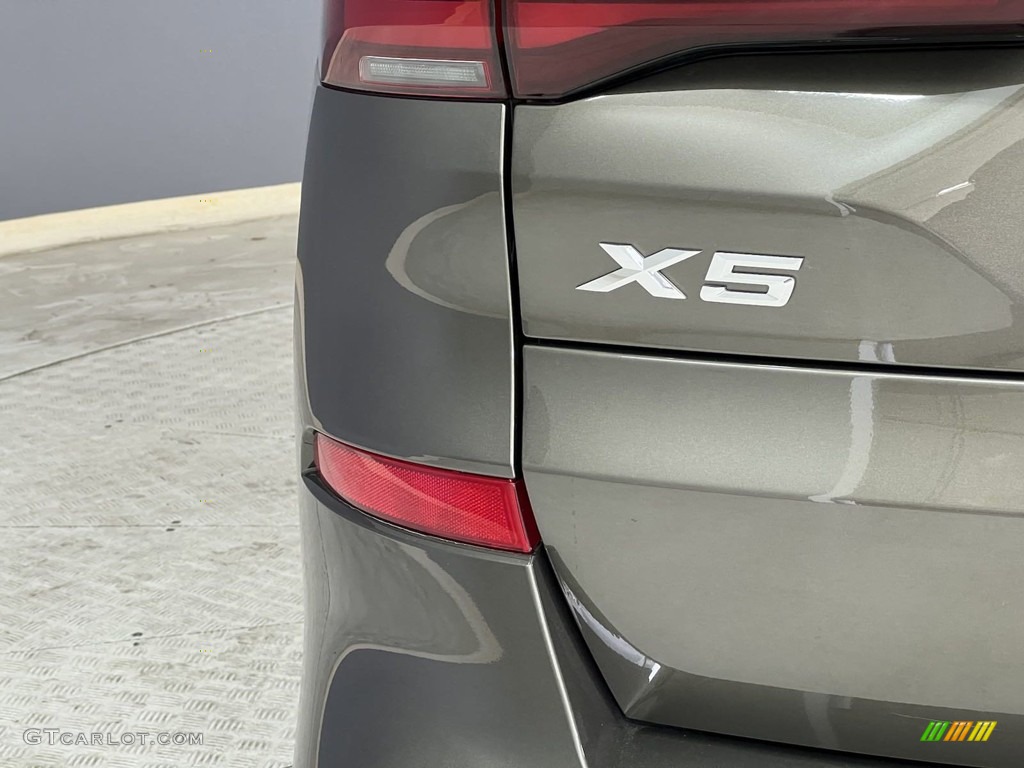 2022 BMW X5 xDrive40i Marks and Logos Photos