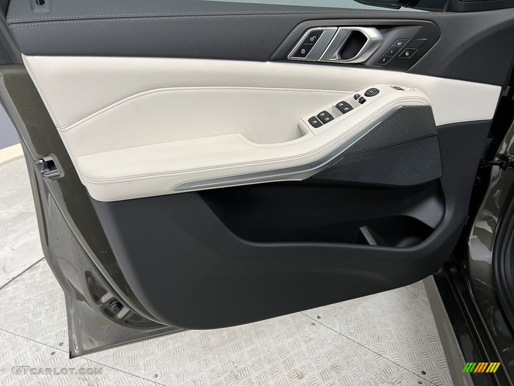 2022 BMW X5 xDrive40i Ivory White Door Panel Photo #145369970
