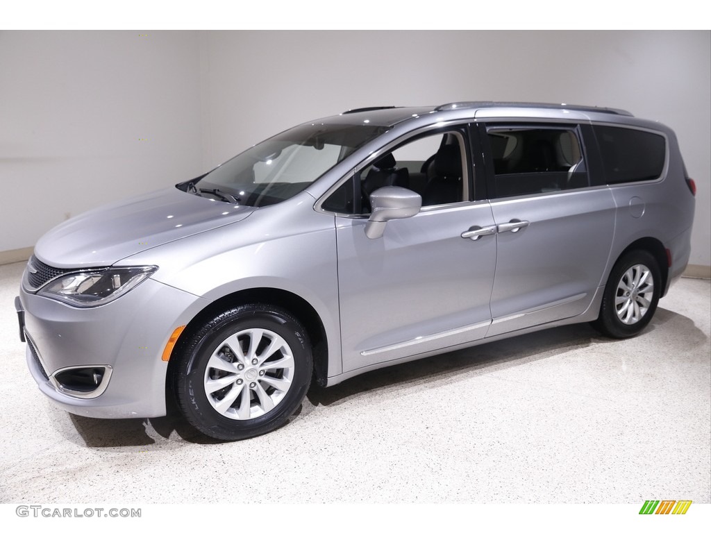 2019 Pacifica Touring L - Billet Silver Metallic / Black/Alloy photo #3