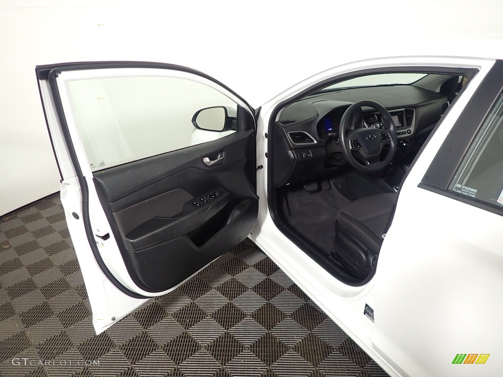 2020 Accent SE - Frost White Pearl / Black photo #18
