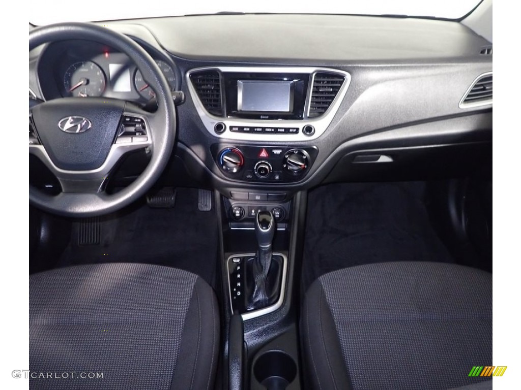 2020 Accent SE - Frost White Pearl / Black photo #23