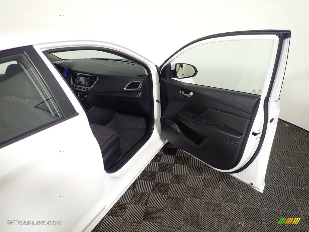 2020 Accent SE - Frost White Pearl / Black photo #35