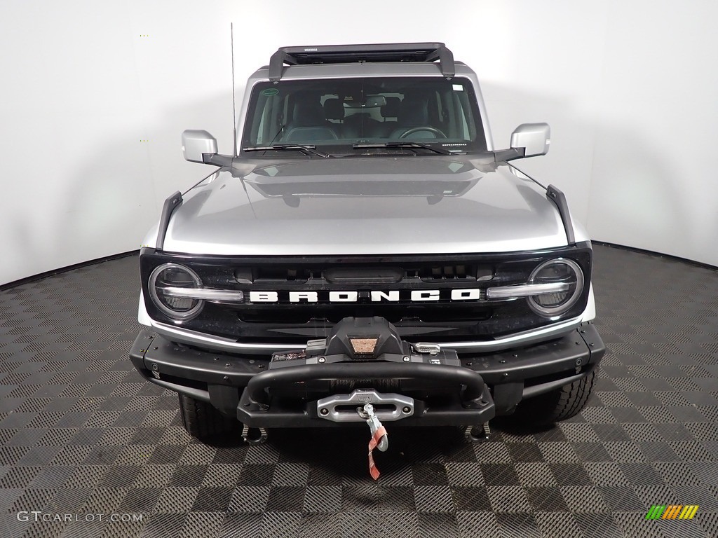 Iconic Silver 2021 Ford Bronco Outer Banks 4x4 2-Door Exterior Photo #145375570
