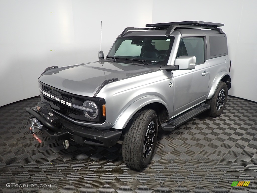 Iconic Silver 2021 Ford Bronco Outer Banks 4x4 2-Door Exterior Photo #145375654