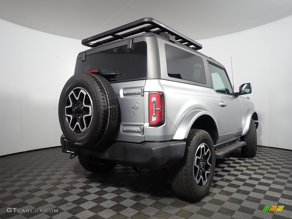 2021 Bronco Outer Banks 4x4 2-Door - Iconic Silver / Space Gray/Navy Pier photo #14