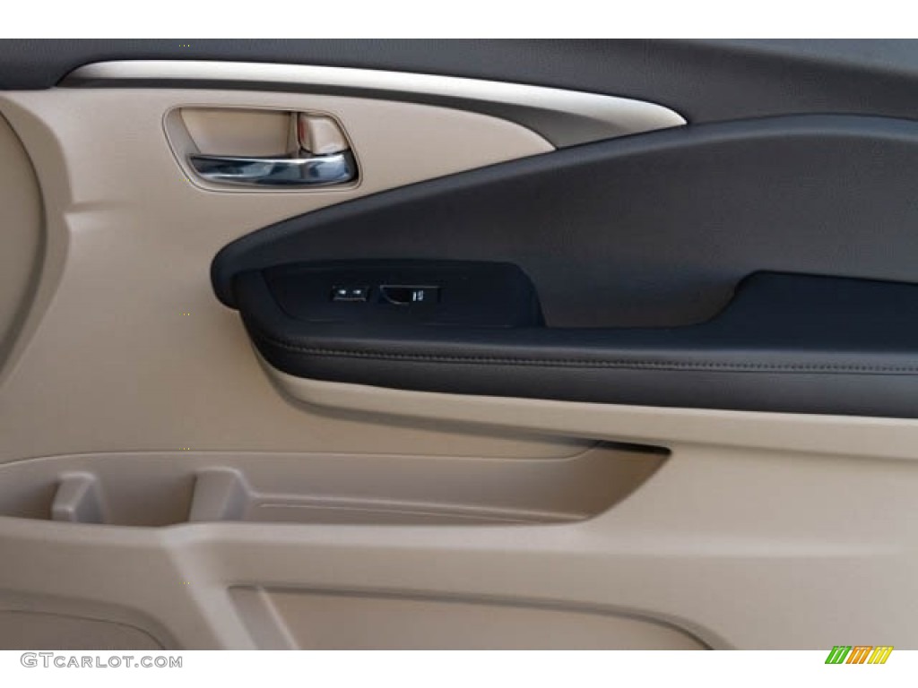 2022 Honda Pilot EX-L Door Panel Photos