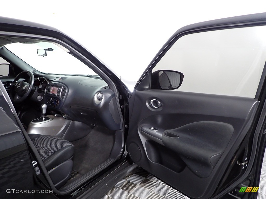 2016 Juke SV - Bordeaux Black / Black/Silver photo #25