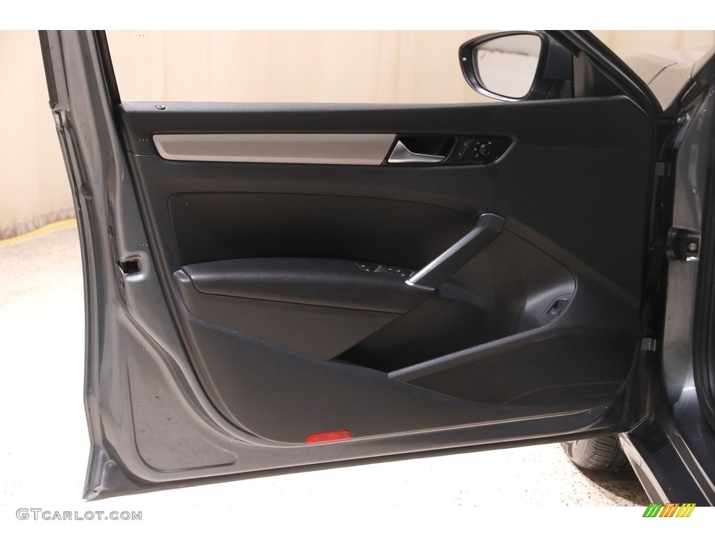 2020 Volkswagen Passat SE Titan Black Door Panel Photo #145382782