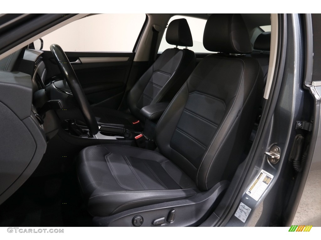 Titan Black Interior 2020 Volkswagen Passat SE Photo #145382792