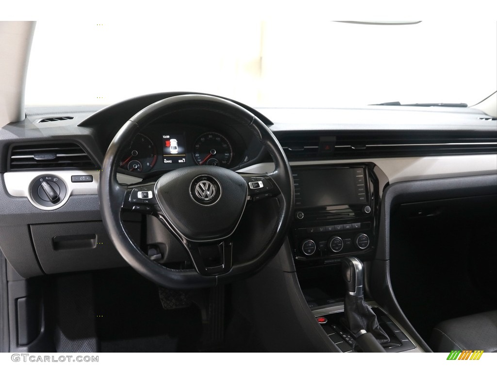 2020 Volkswagen Passat SE Titan Black Dashboard Photo #145382809