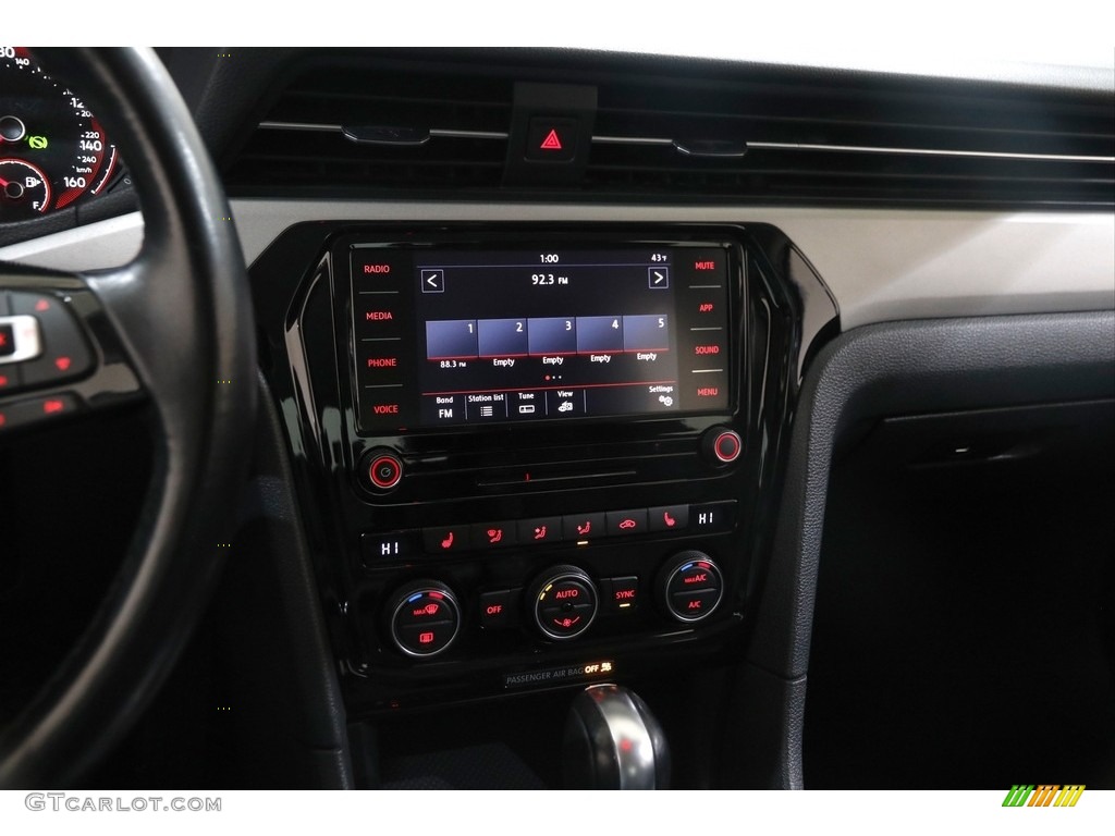 2020 Volkswagen Passat SE Controls Photo #145382866