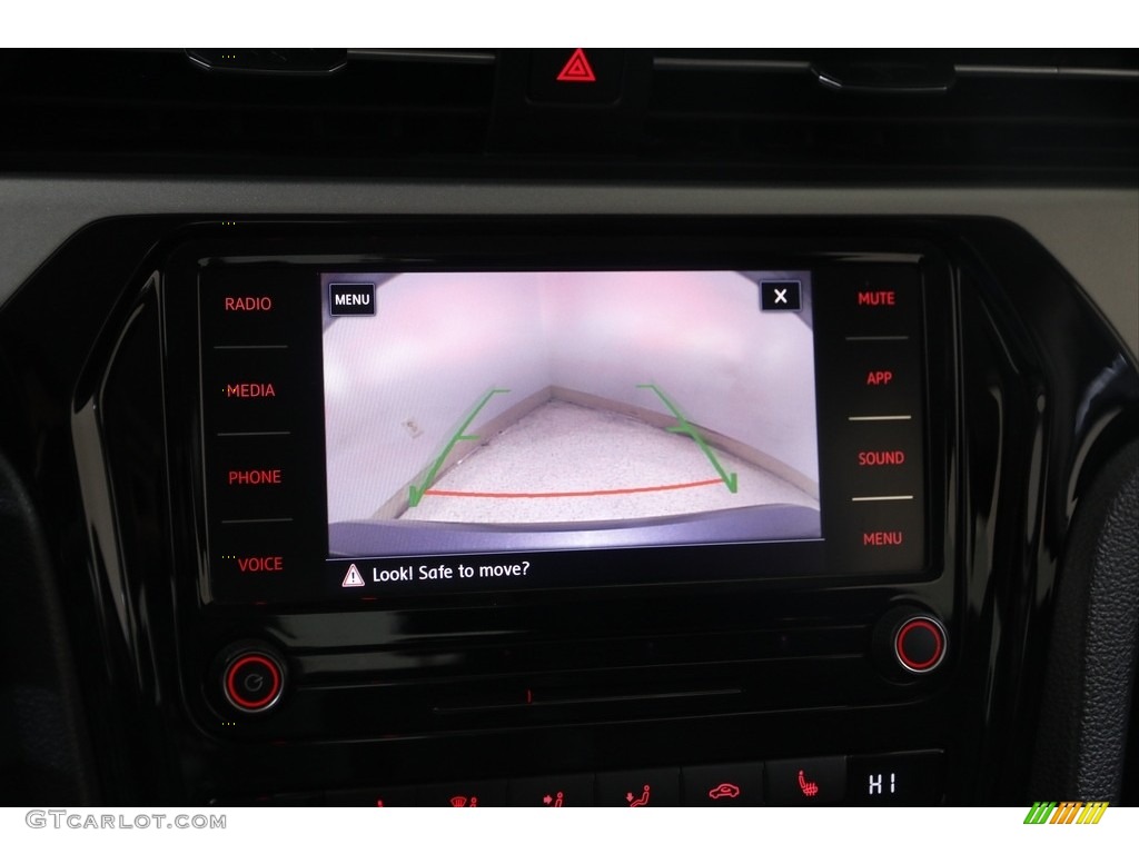 2020 Volkswagen Passat SE Controls Photos