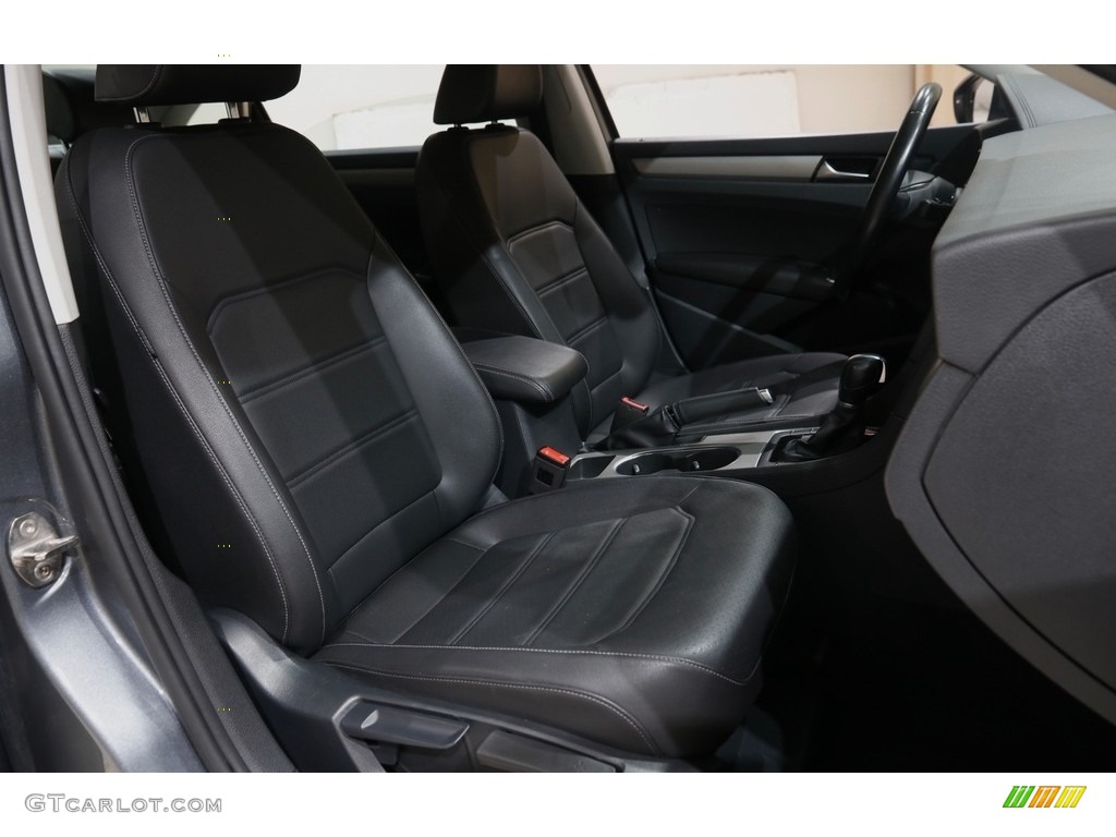 2020 Volkswagen Passat SE Front Seat Photo #145382971