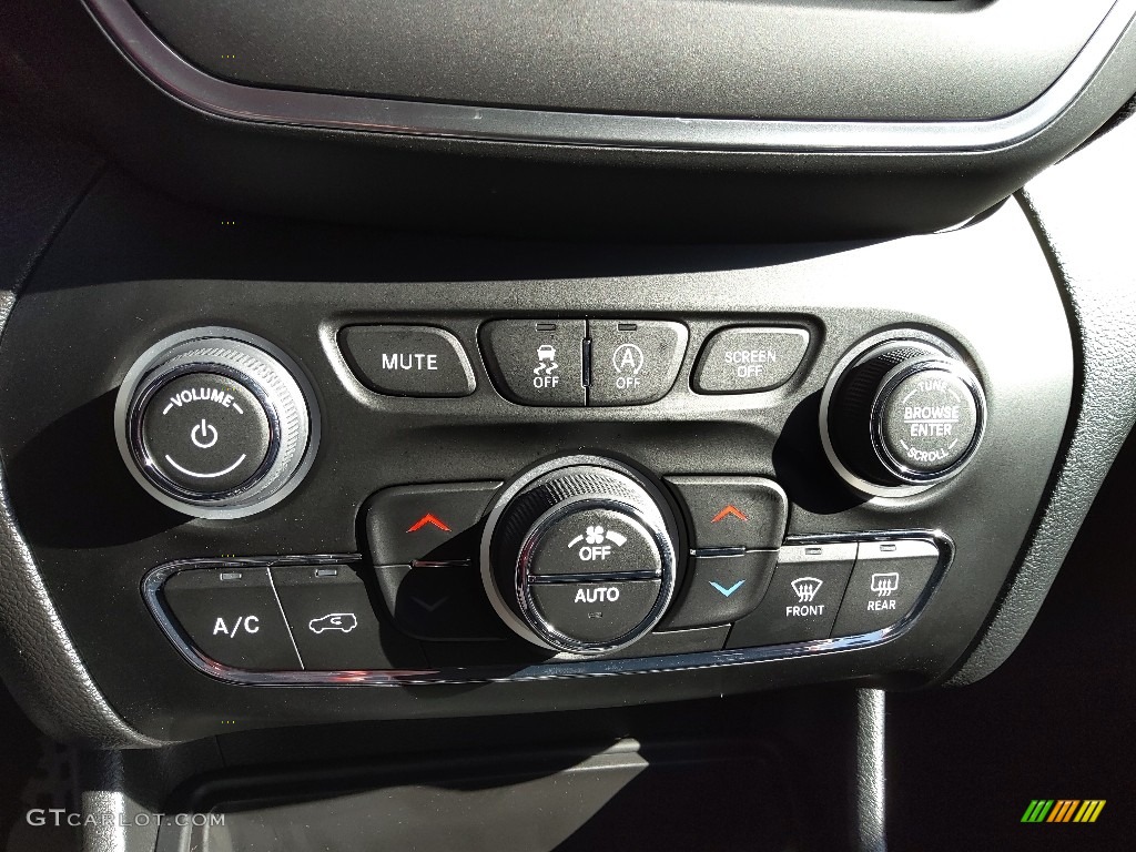 2023 Jeep Cherokee Altitude Lux 4x4 Controls Photo #145383142