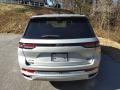 Silver Zynith - Grand Cherokee Overland 4x4 Photo No. 7