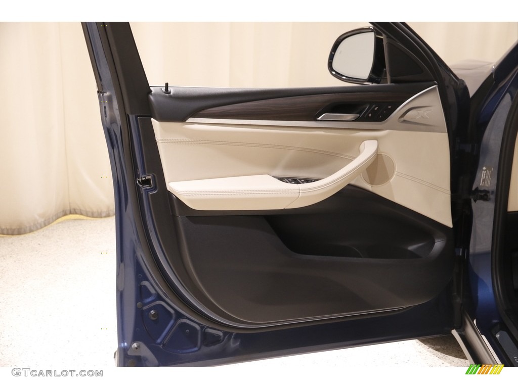 2019 BMW X4 xDrive30i Door Panel Photos
