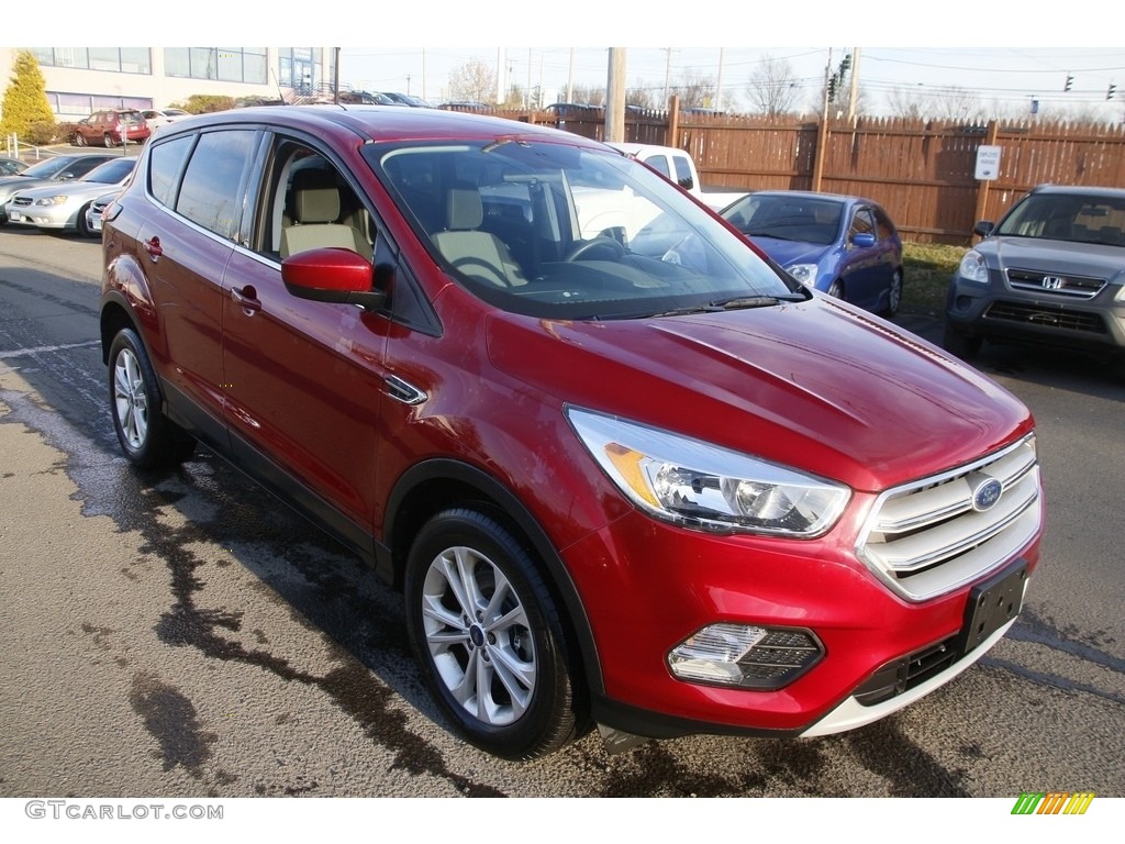 2019 Escape SE 4WD - Ruby Red / Chromite Gray/Charcoal Black photo #3