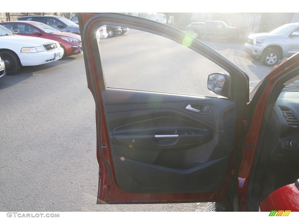 2019 Escape SE 4WD - Ruby Red / Chromite Gray/Charcoal Black photo #9