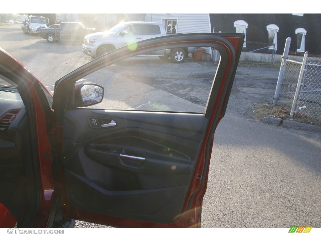 2019 Escape SE 4WD - Ruby Red / Chromite Gray/Charcoal Black photo #16