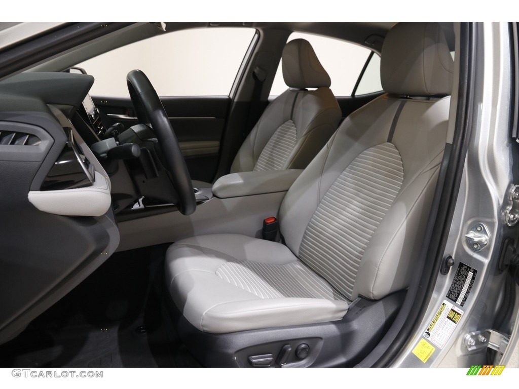 2022 Toyota Camry SE Front Seat Photos