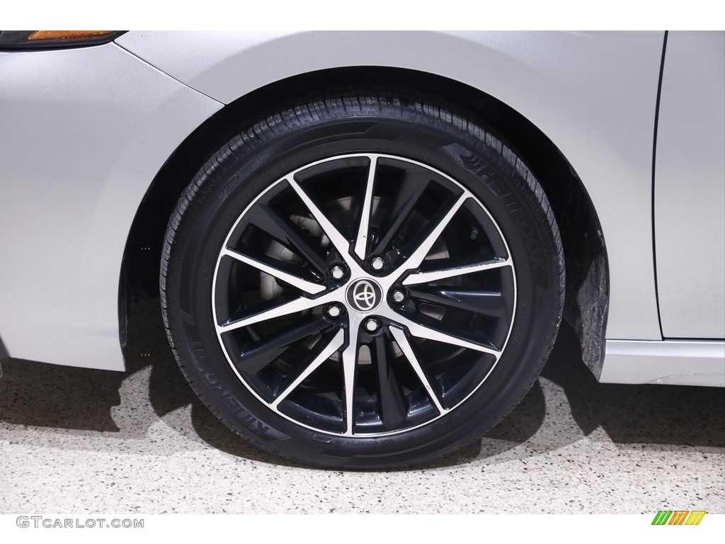 2022 Toyota Camry SE Wheel Photos
