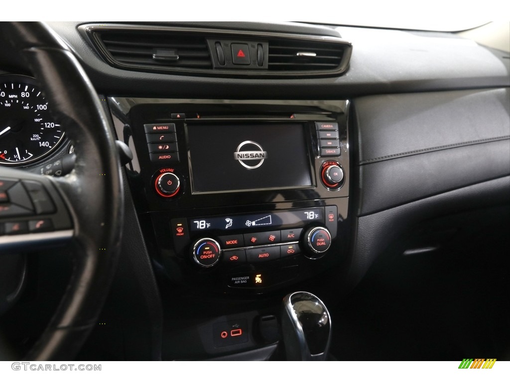 2018 Nissan Rogue SV Controls Photo #145392916
