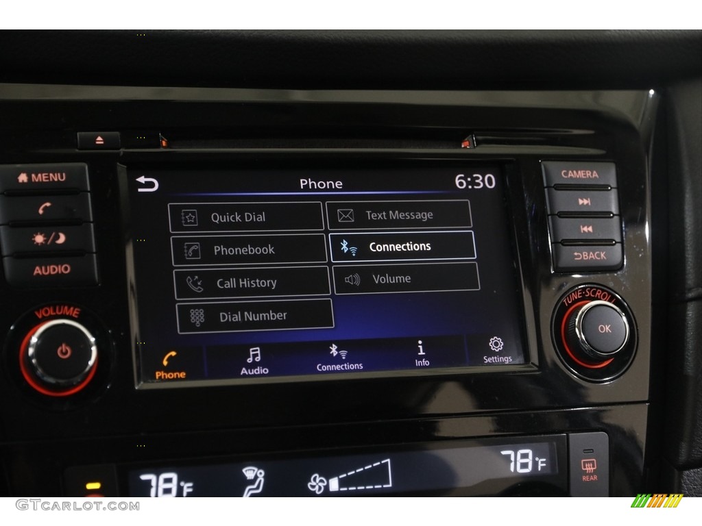 2018 Nissan Rogue SV Controls Photo #145392940